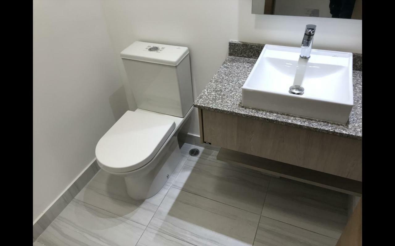 1410 Habitacion En Lujoso Departamento - Atelier Quito Esterno foto