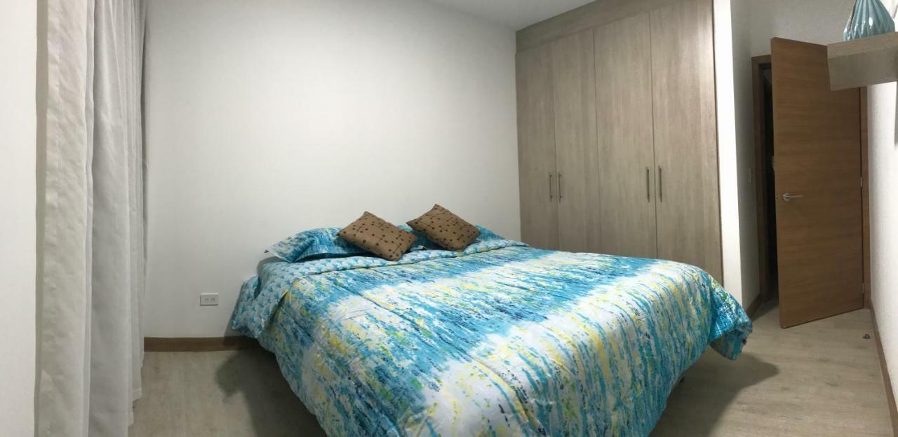 1410 Habitacion En Lujoso Departamento - Atelier Quito Esterno foto