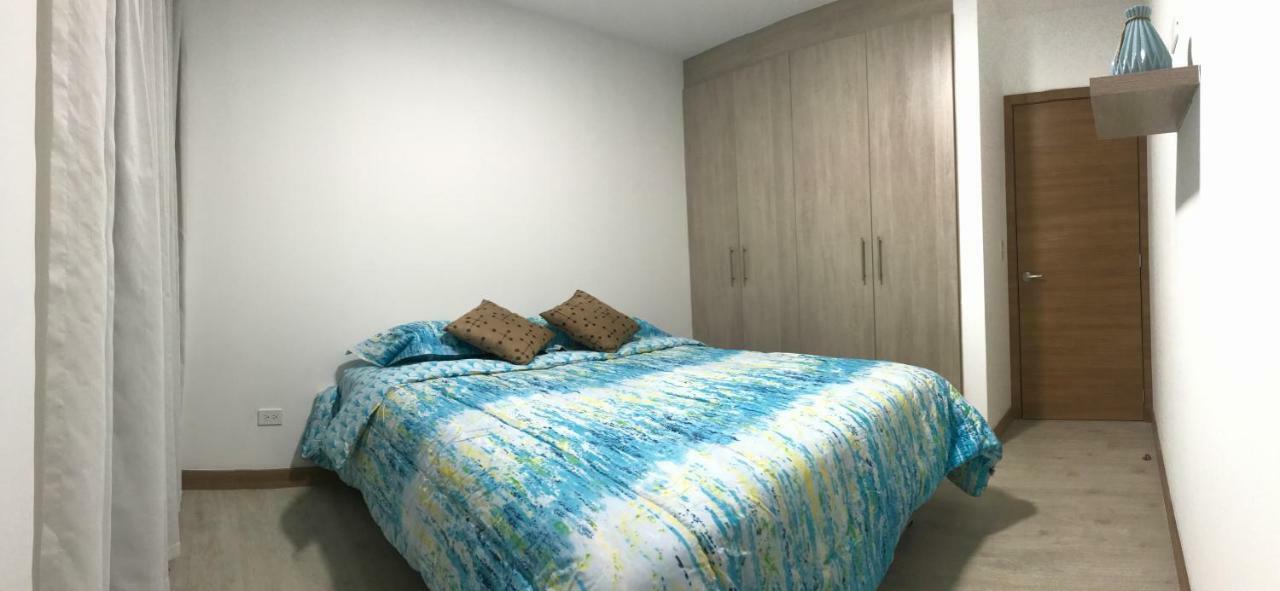 1410 Habitacion En Lujoso Departamento - Atelier Quito Esterno foto