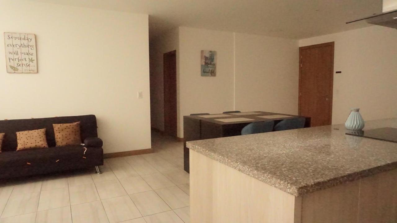 1410 Habitacion En Lujoso Departamento - Atelier Quito Esterno foto