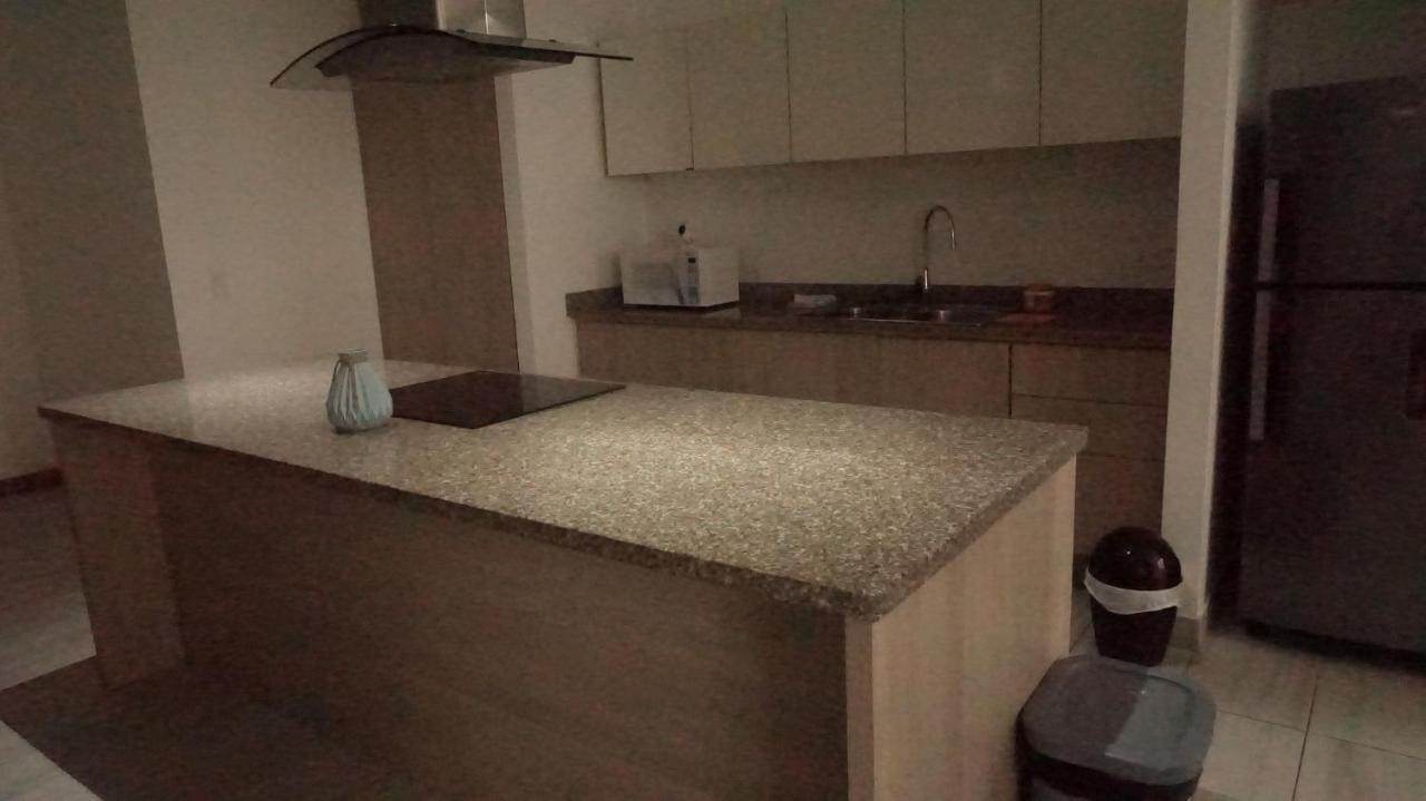 1410 Habitacion En Lujoso Departamento - Atelier Quito Esterno foto