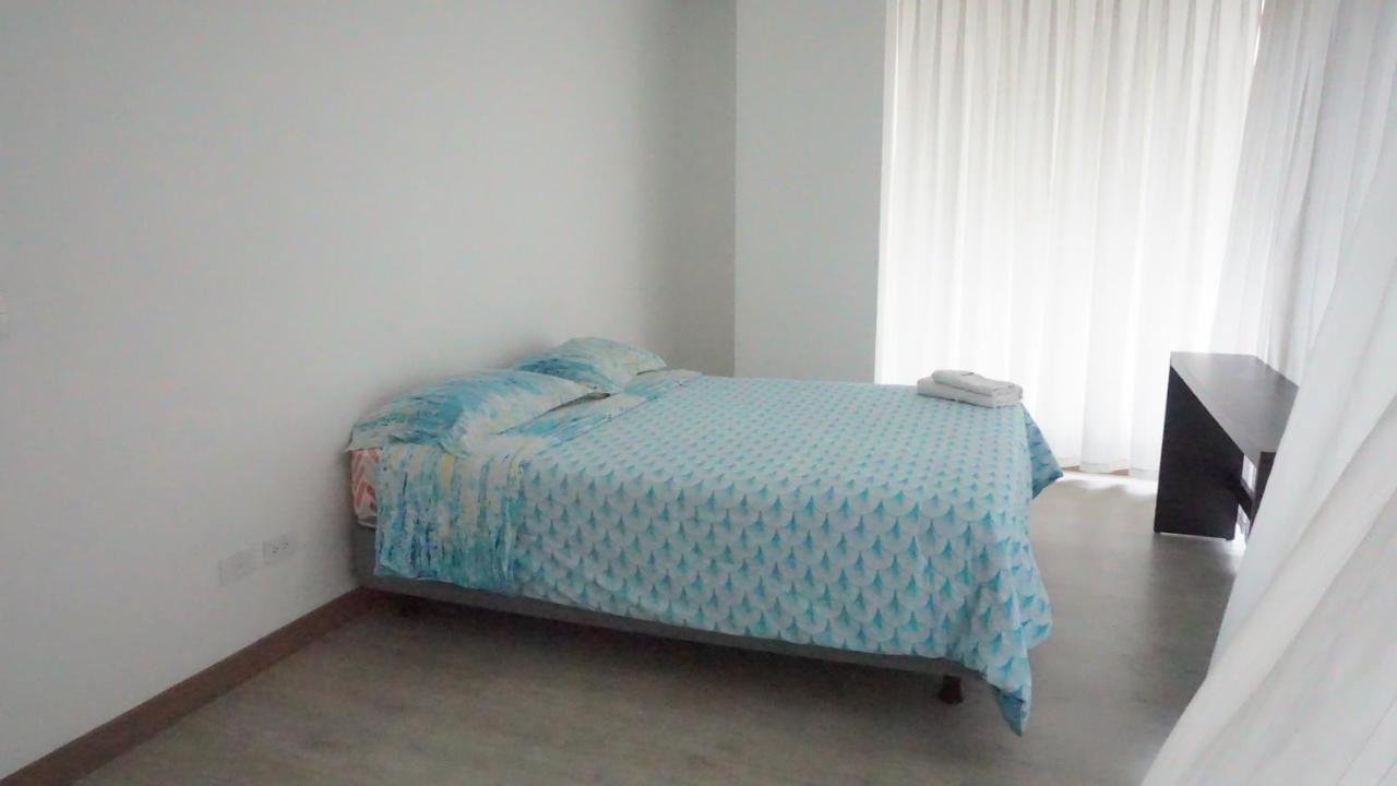 1410 Habitacion En Lujoso Departamento - Atelier Quito Esterno foto