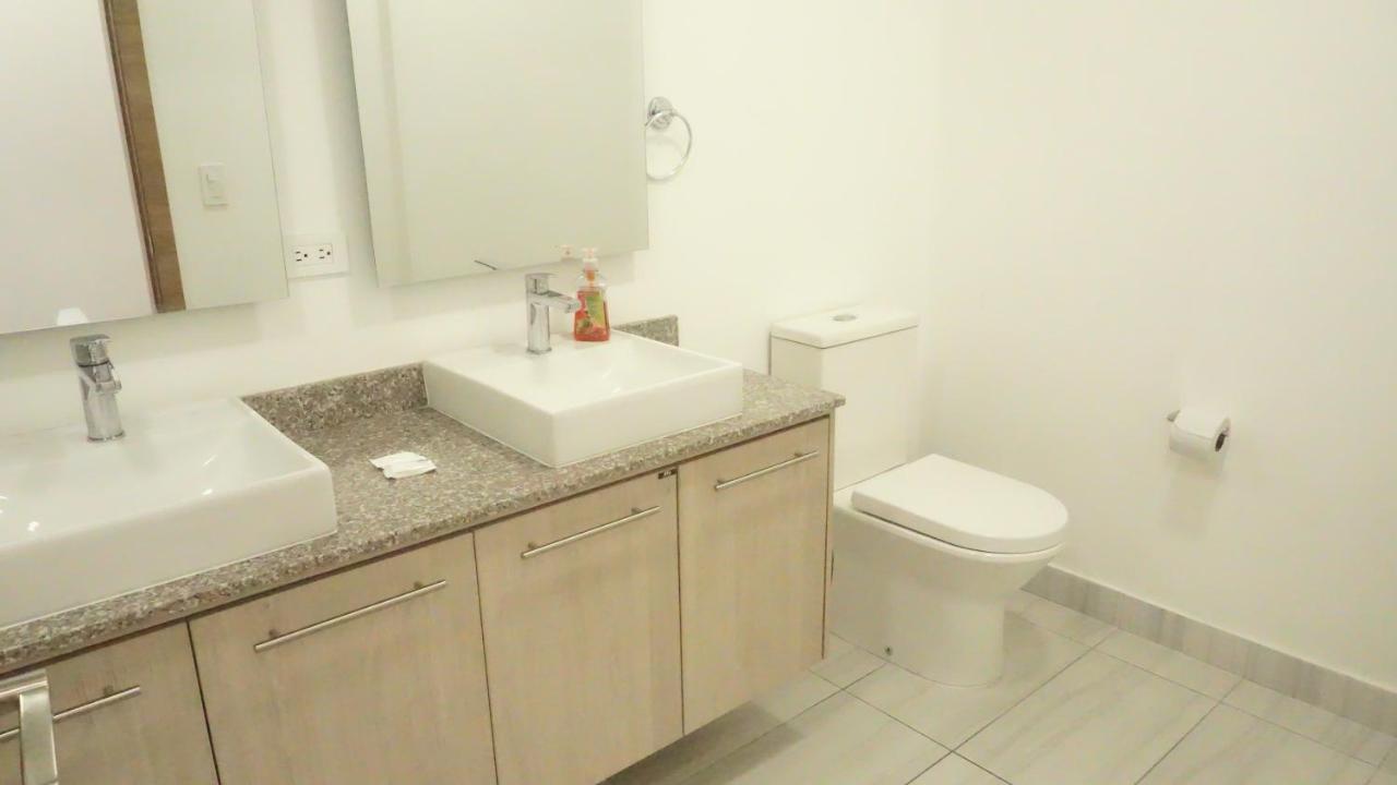 1410 Habitacion En Lujoso Departamento - Atelier Quito Esterno foto