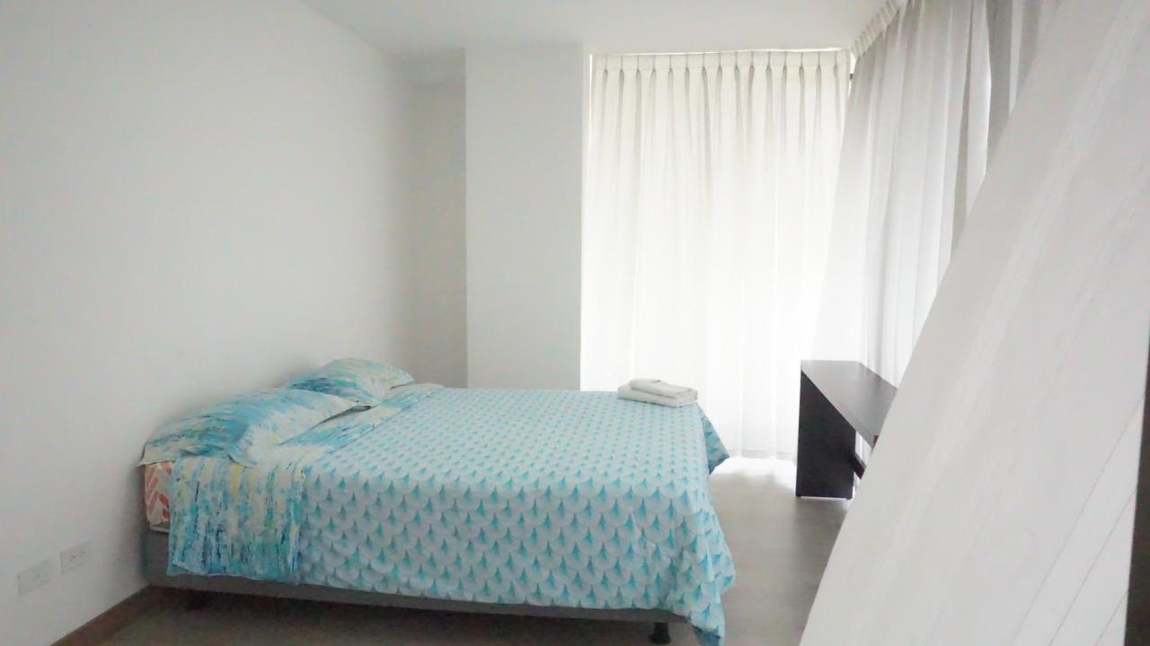 1410 Habitacion En Lujoso Departamento - Atelier Quito Esterno foto