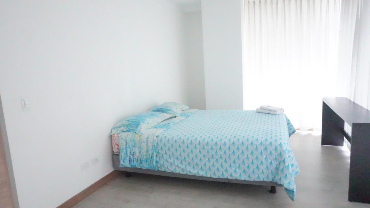 1410 Habitacion En Lujoso Departamento - Atelier Quito Esterno foto